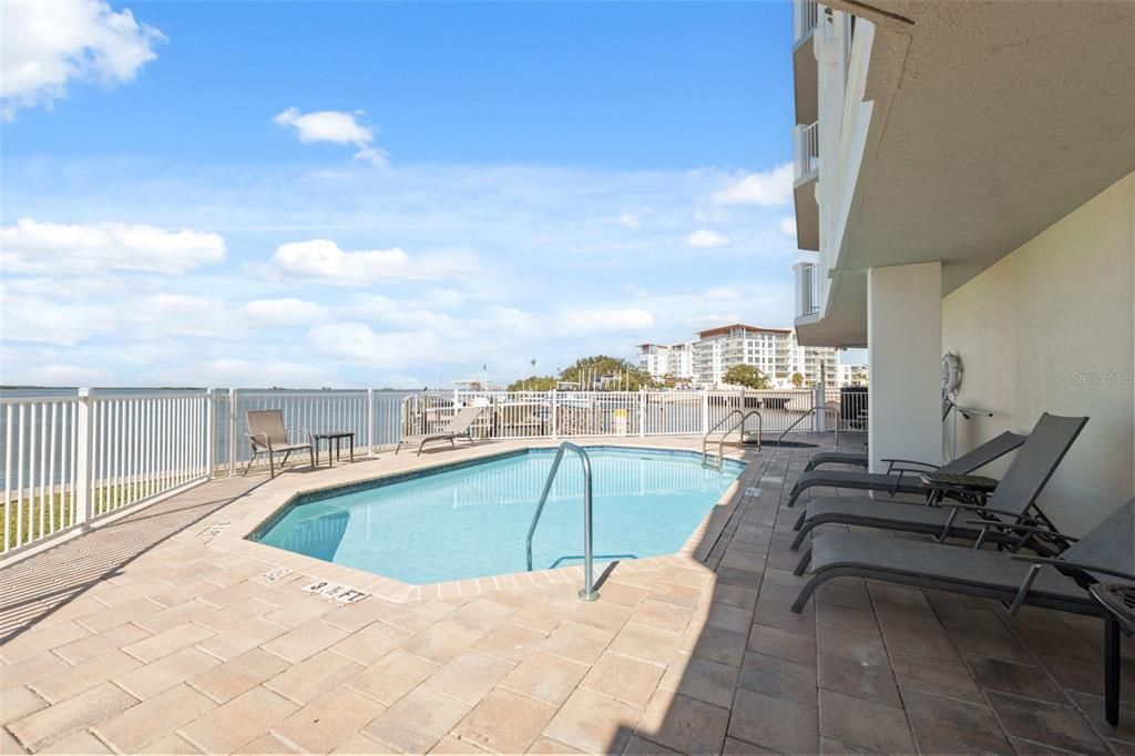 For Sale: $890,000 (3 beds, 2 baths, 2512 Square Feet)