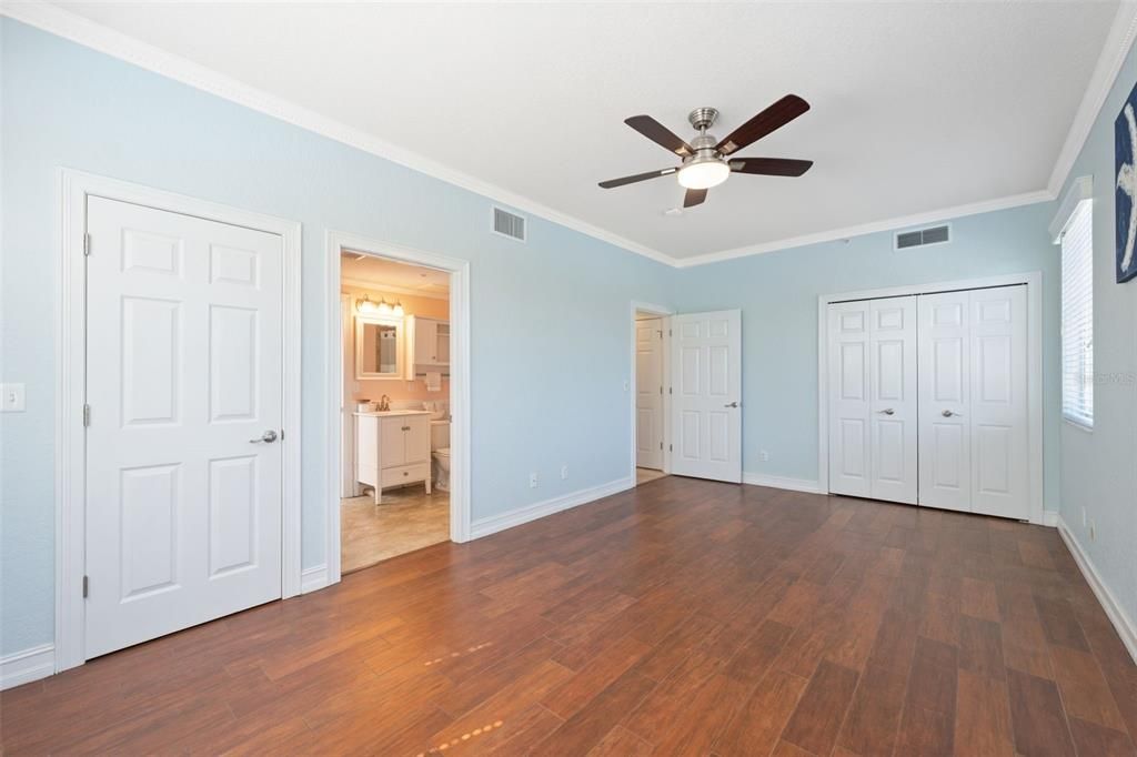 For Sale: $890,000 (3 beds, 2 baths, 2512 Square Feet)