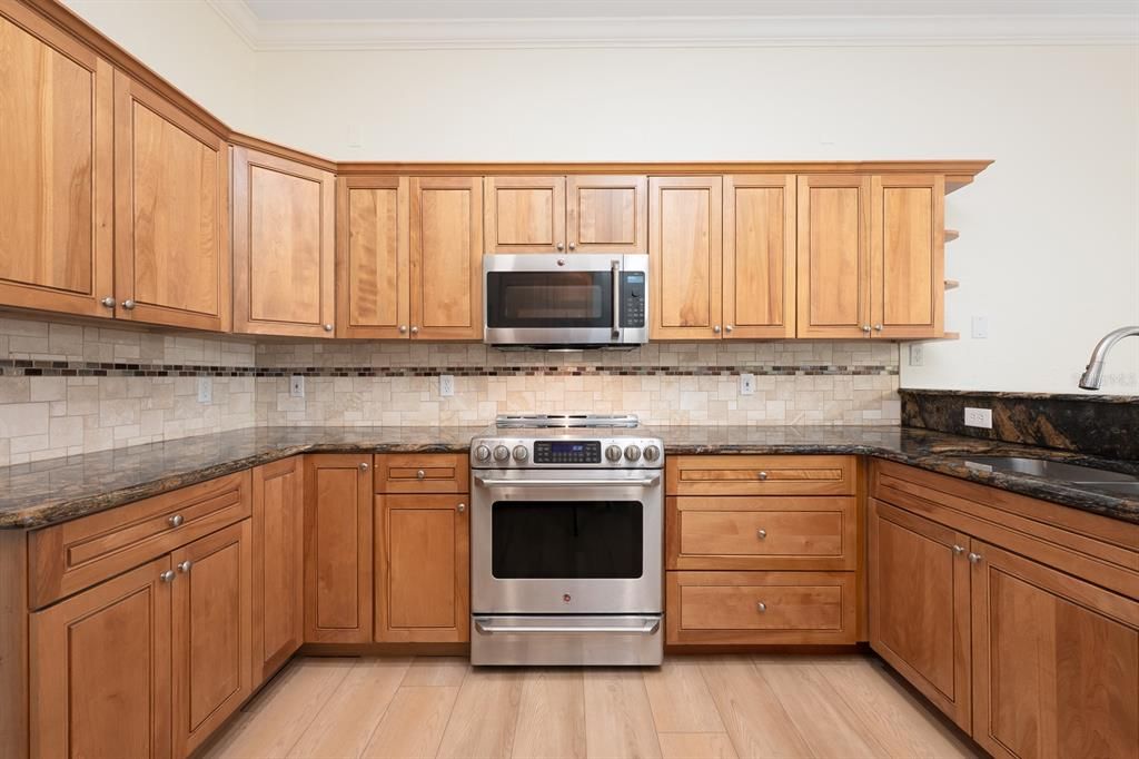 For Sale: $589,000 (3 beds, 2 baths, 2375 Square Feet)