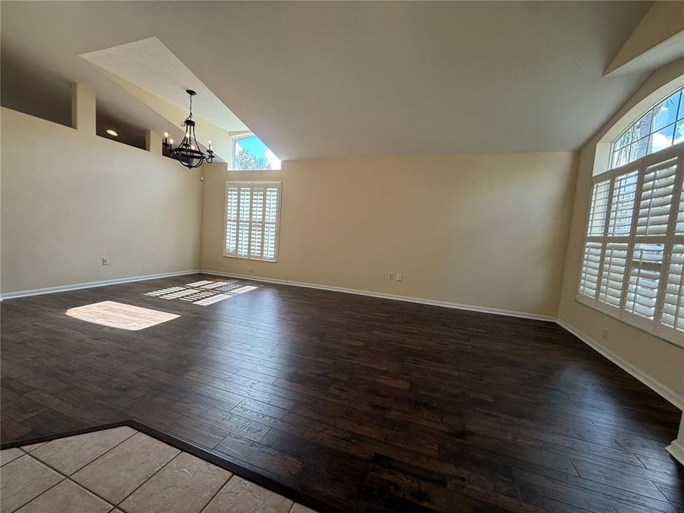 For Rent: $2,450 (4 beds, 2 baths, 1923 Square Feet)