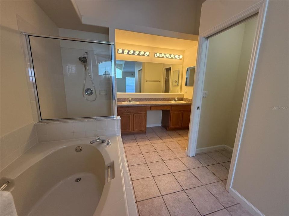 For Rent: $2,450 (4 beds, 2 baths, 1923 Square Feet)