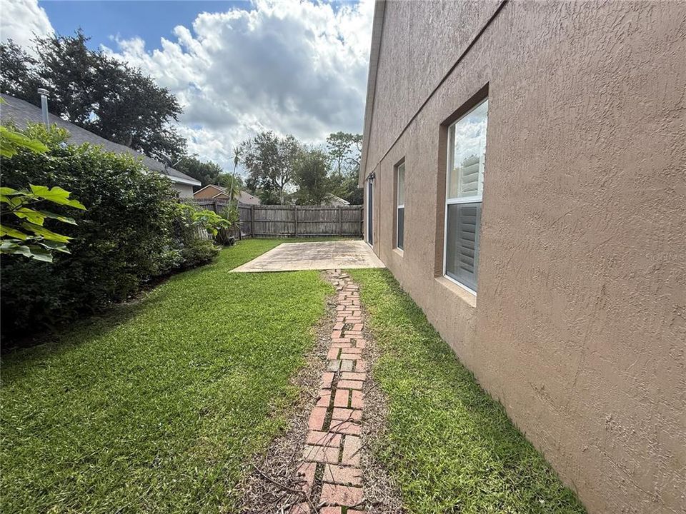 For Rent: $2,450 (4 beds, 2 baths, 1923 Square Feet)