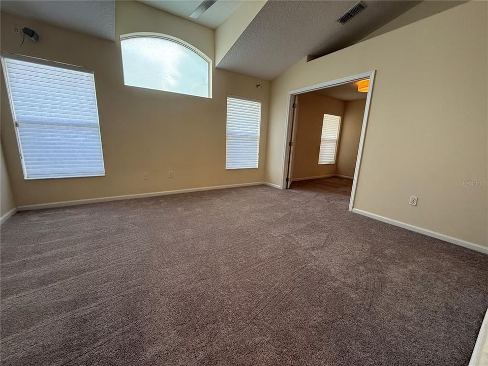 For Rent: $2,450 (4 beds, 2 baths, 1923 Square Feet)