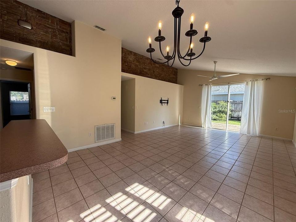 For Rent: $2,450 (4 beds, 2 baths, 1923 Square Feet)