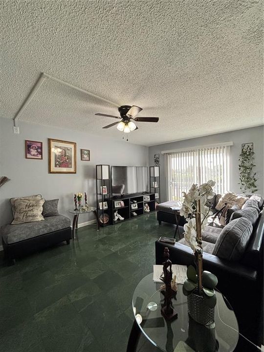 На продажу: $145,000 (2 спален, 2 ванн, 1094 Квадратных фут)