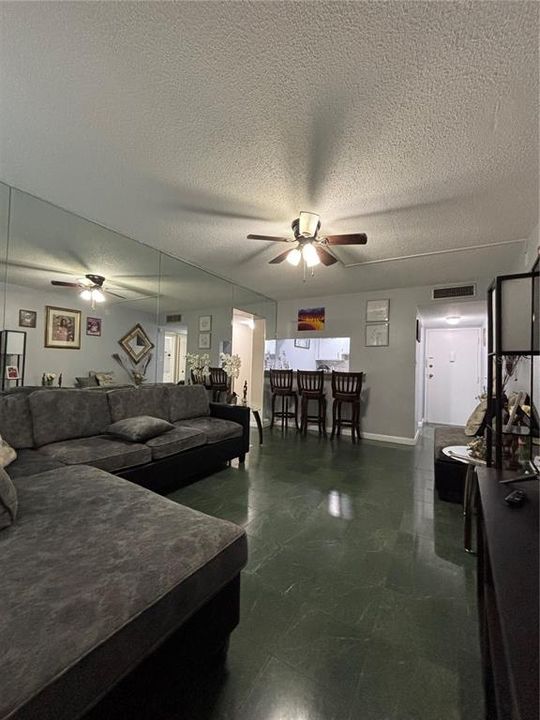 На продажу: $145,000 (2 спален, 2 ванн, 1094 Квадратных фут)