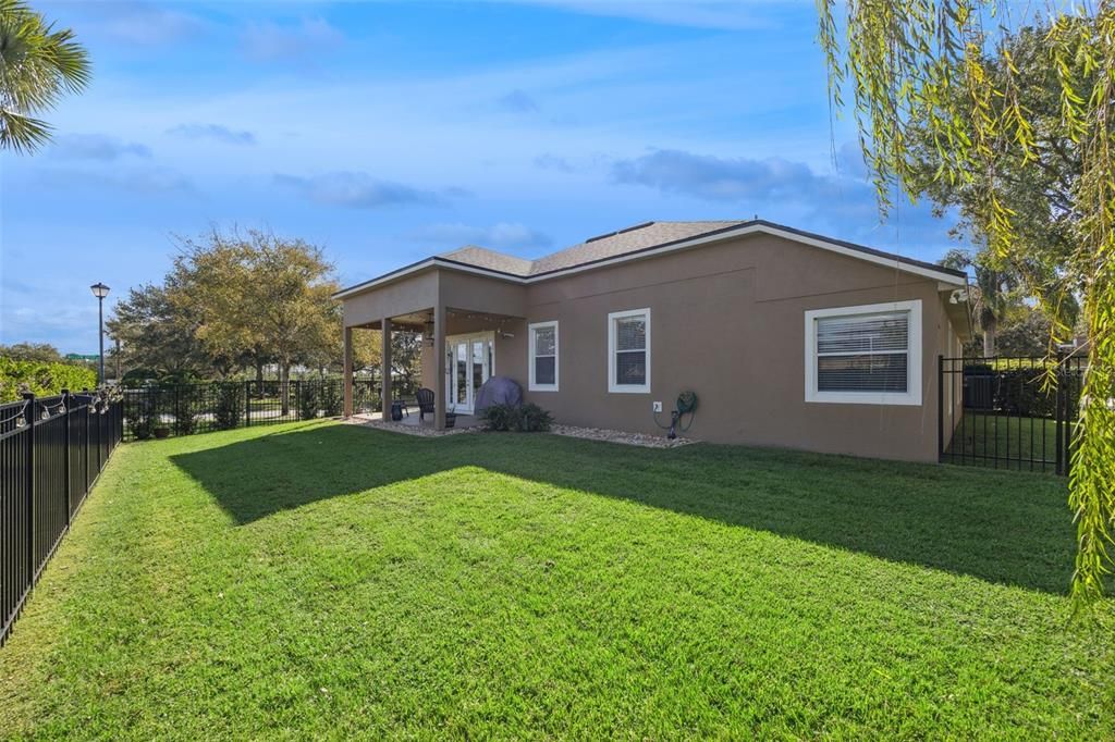 待售: $650,000 (4 贝兹, 2 浴室, 2561 平方英尺)