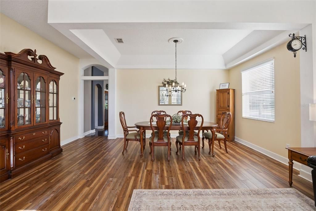 待售: $650,000 (4 贝兹, 2 浴室, 2561 平方英尺)