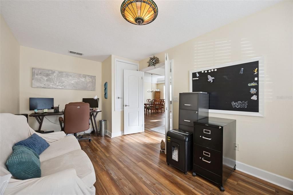 待售: $650,000 (4 贝兹, 2 浴室, 2561 平方英尺)