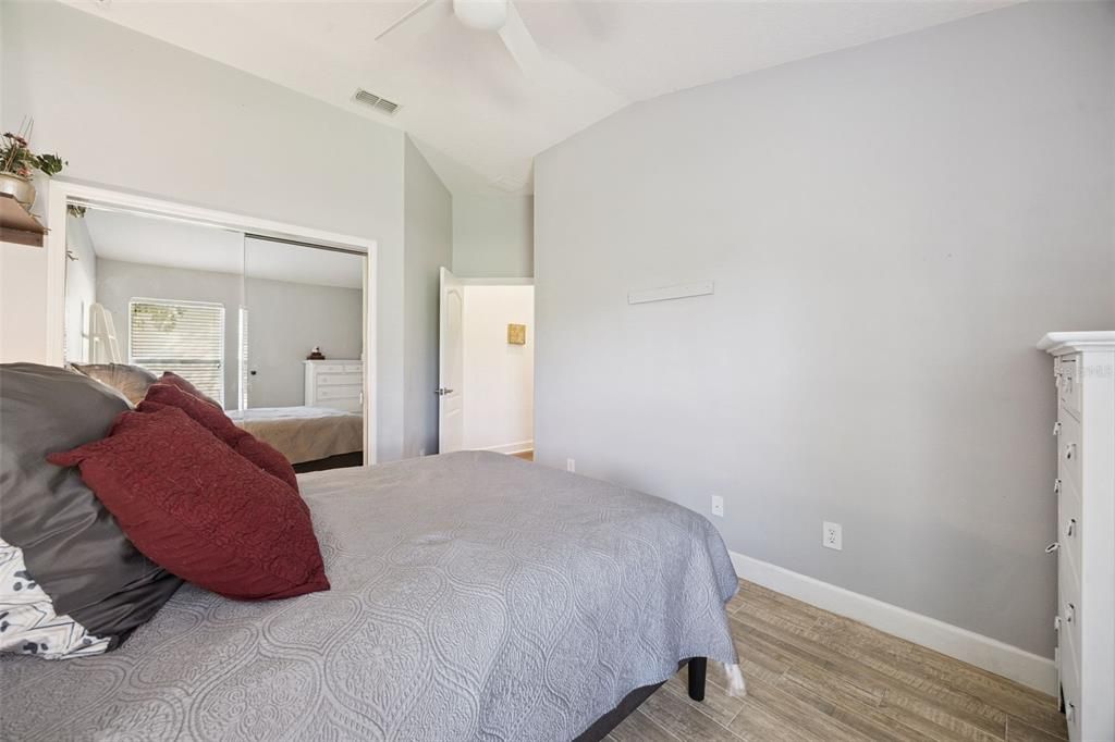 待售: $650,000 (4 贝兹, 2 浴室, 2561 平方英尺)