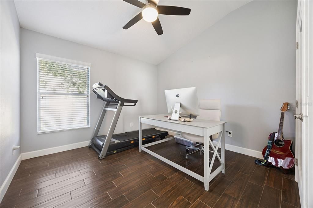 待售: $650,000 (4 贝兹, 2 浴室, 2561 平方英尺)