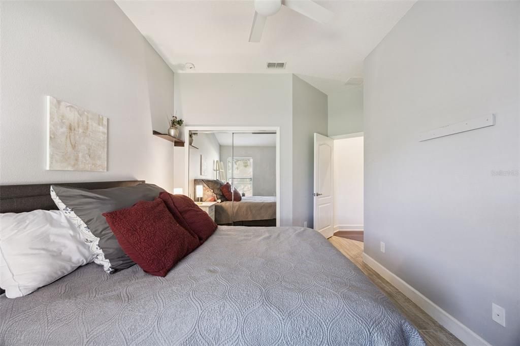 待售: $650,000 (4 贝兹, 2 浴室, 2561 平方英尺)