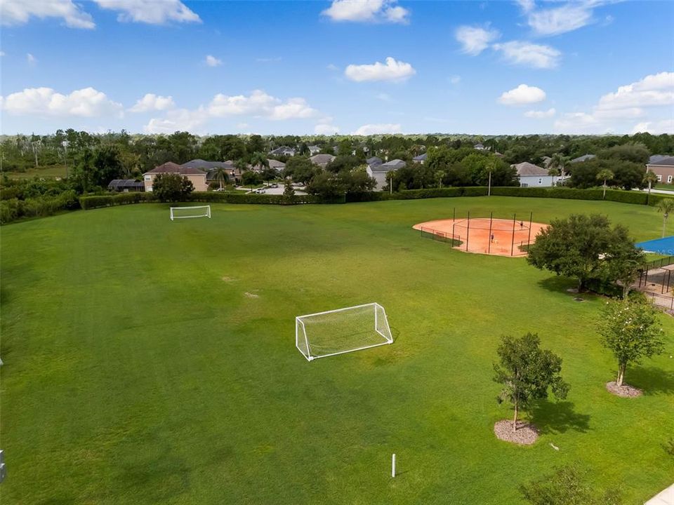 待售: $650,000 (4 贝兹, 2 浴室, 2561 平方英尺)