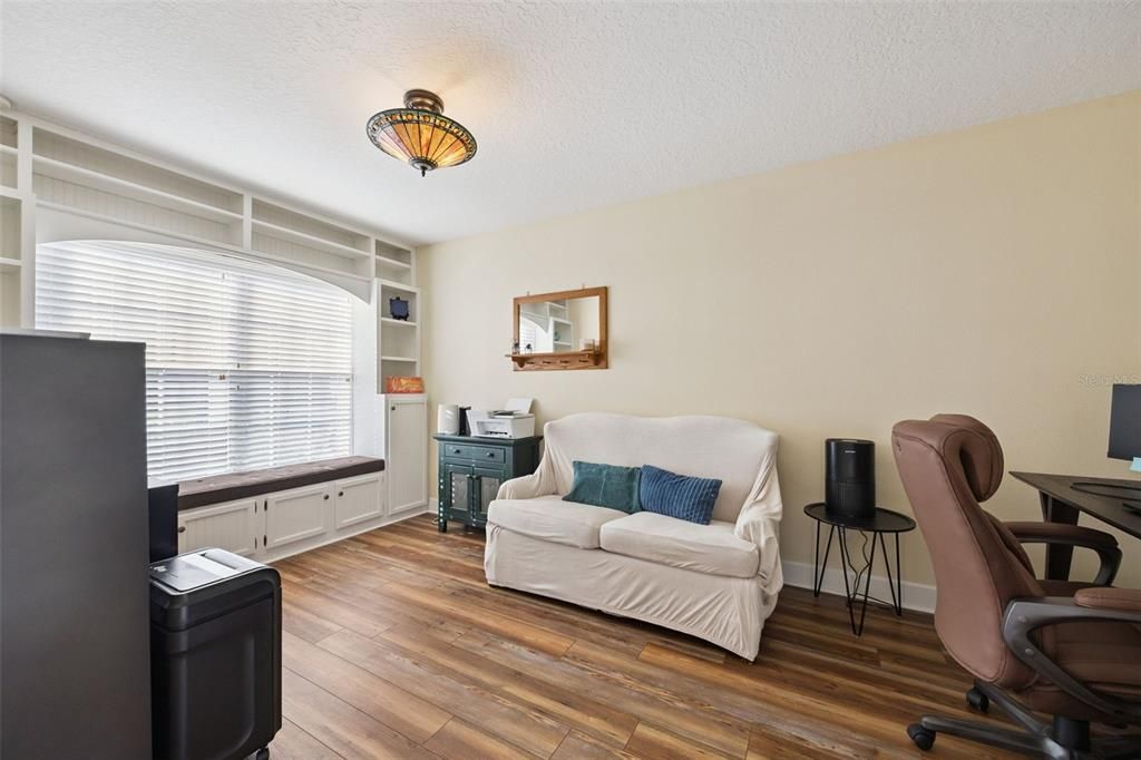 待售: $650,000 (4 贝兹, 2 浴室, 2561 平方英尺)