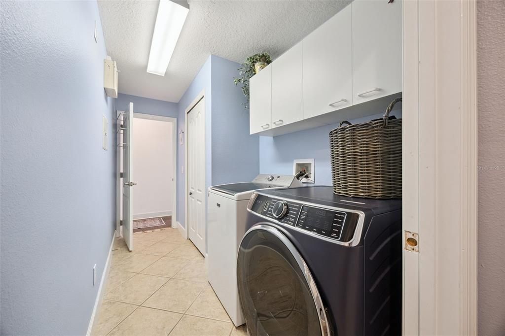 待售: $650,000 (4 贝兹, 2 浴室, 2561 平方英尺)