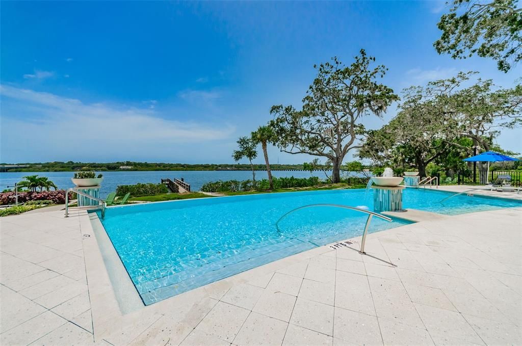 待售: $600,000 (4 贝兹, 3 浴室, 2587 平方英尺)