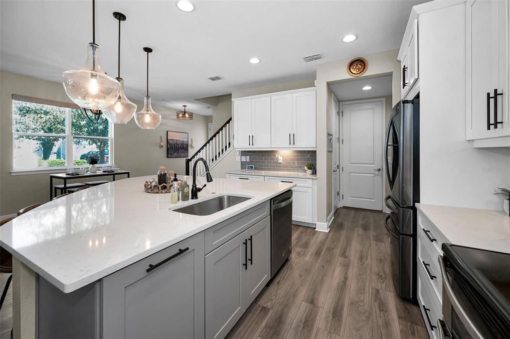 待售: $600,000 (4 贝兹, 3 浴室, 2587 平方英尺)