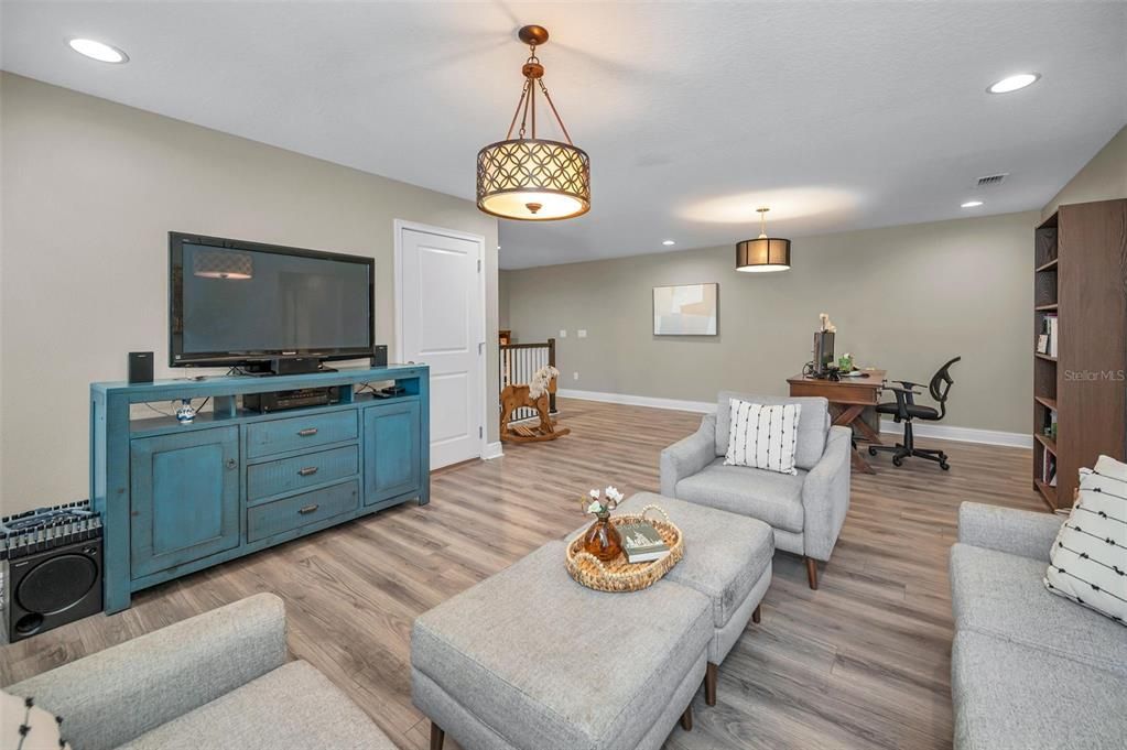 待售: $600,000 (4 贝兹, 3 浴室, 2587 平方英尺)