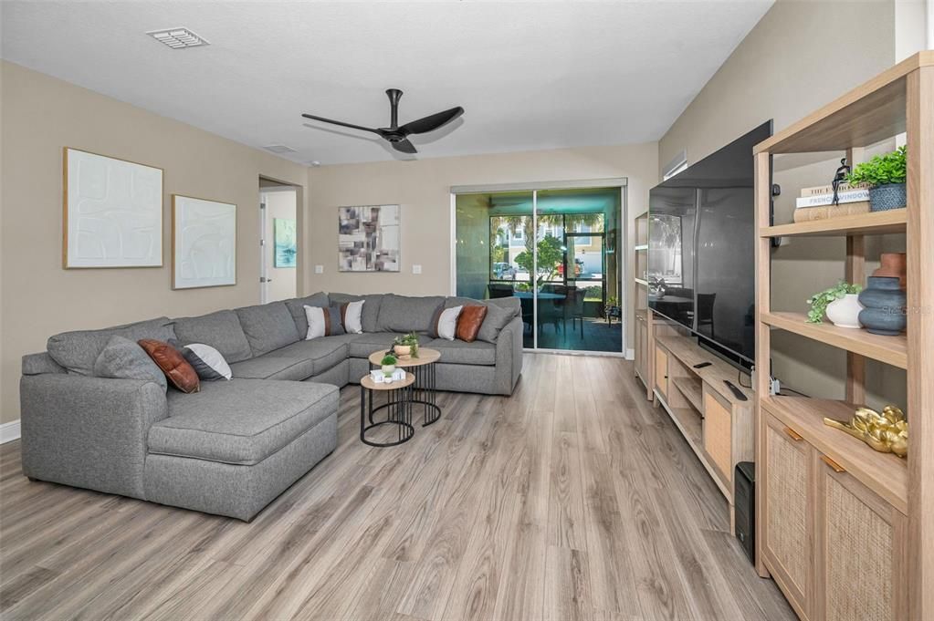 待售: $600,000 (4 贝兹, 3 浴室, 2587 平方英尺)