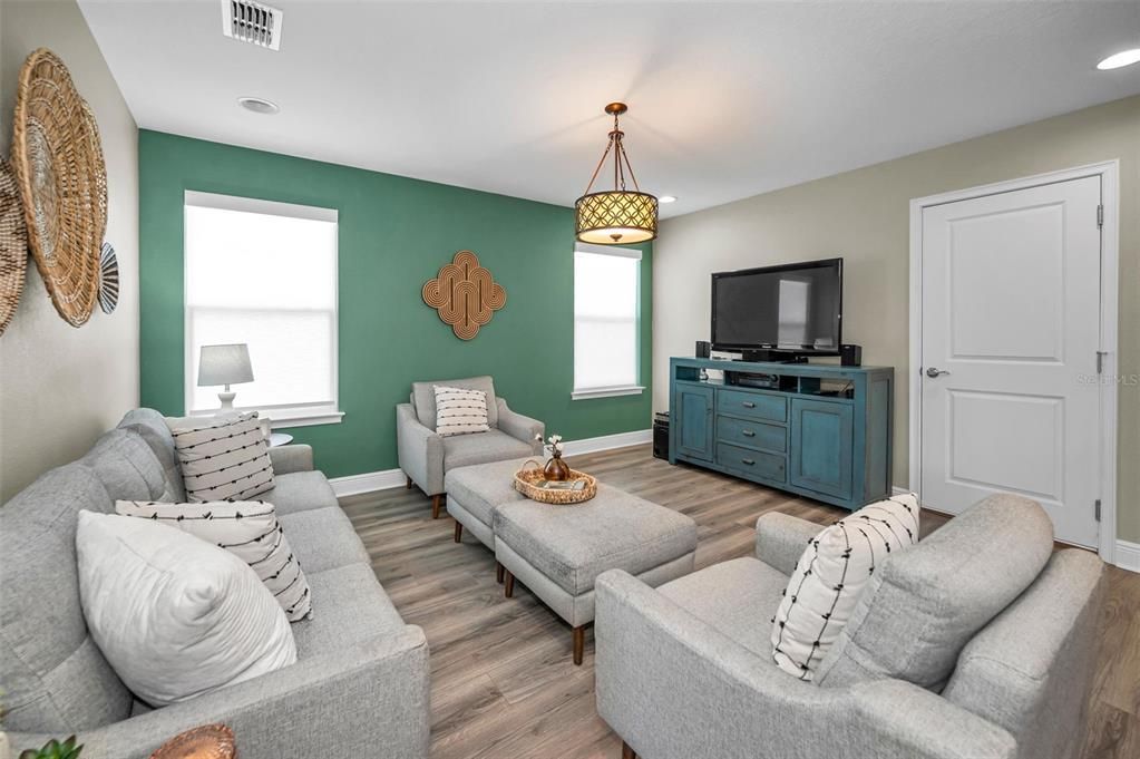 待售: $600,000 (4 贝兹, 3 浴室, 2587 平方英尺)