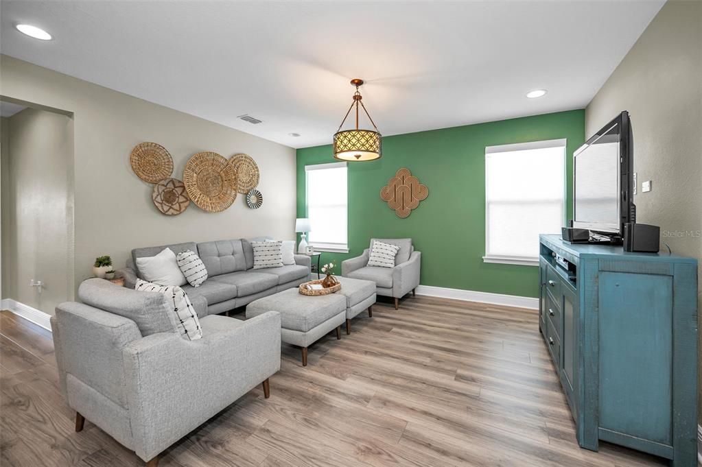 待售: $600,000 (4 贝兹, 3 浴室, 2587 平方英尺)