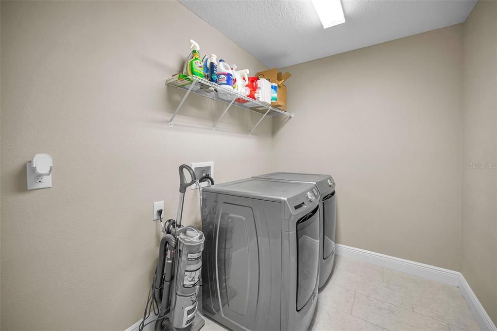 待售: $600,000 (4 贝兹, 3 浴室, 2587 平方英尺)