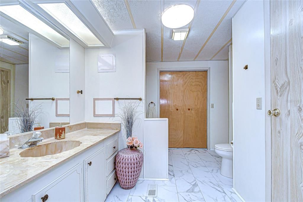 For Sale: $140,000 (2 beds, 2 baths, 1539 Square Feet)