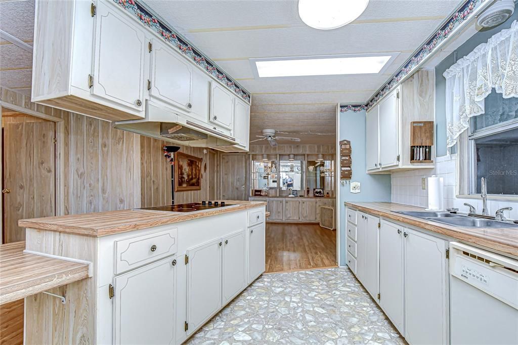 For Sale: $140,000 (2 beds, 2 baths, 1539 Square Feet)