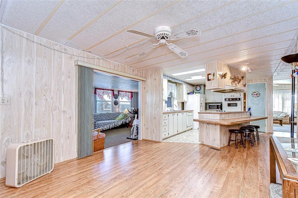 For Sale: $140,000 (2 beds, 2 baths, 1539 Square Feet)