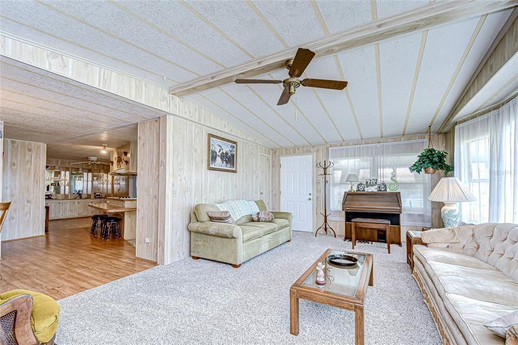 For Sale: $140,000 (2 beds, 2 baths, 1539 Square Feet)