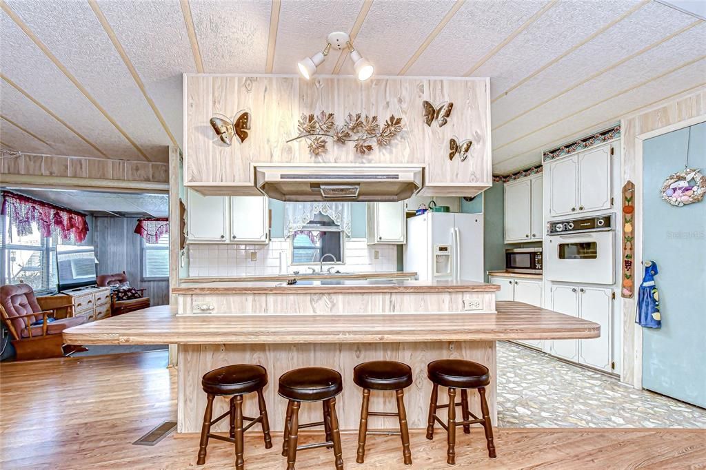 For Sale: $140,000 (2 beds, 2 baths, 1539 Square Feet)