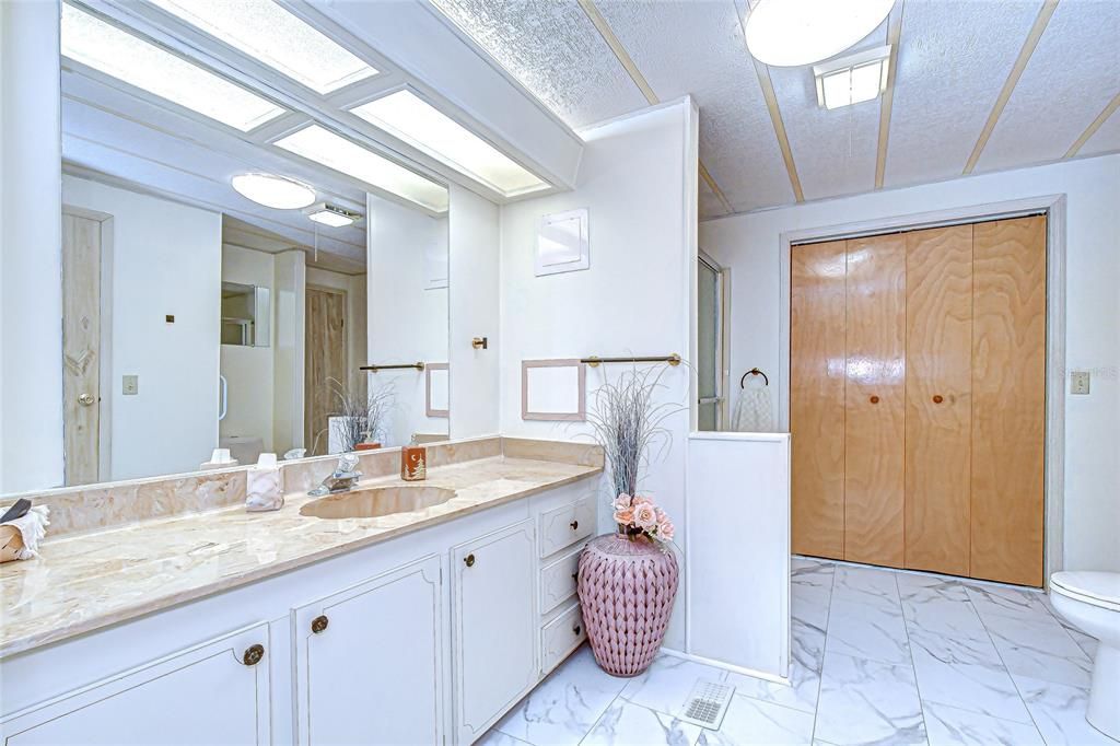 For Sale: $140,000 (2 beds, 2 baths, 1539 Square Feet)