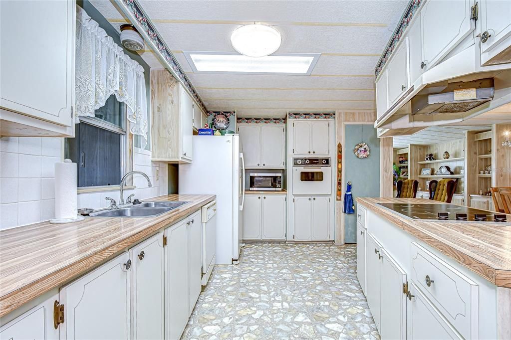 For Sale: $140,000 (2 beds, 2 baths, 1539 Square Feet)