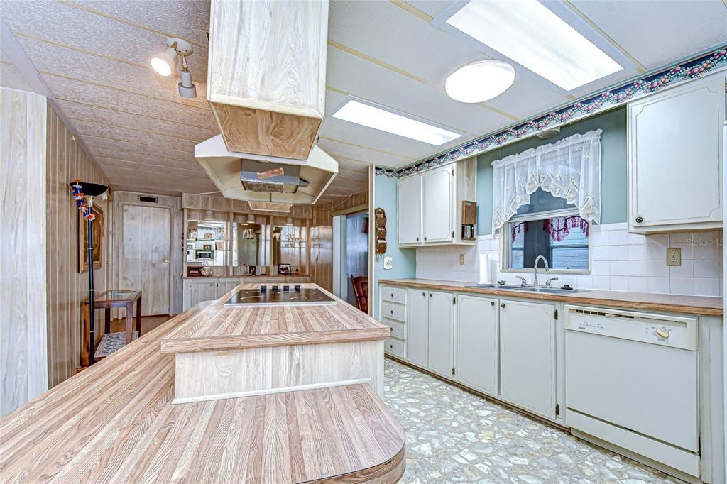 For Sale: $140,000 (2 beds, 2 baths, 1539 Square Feet)