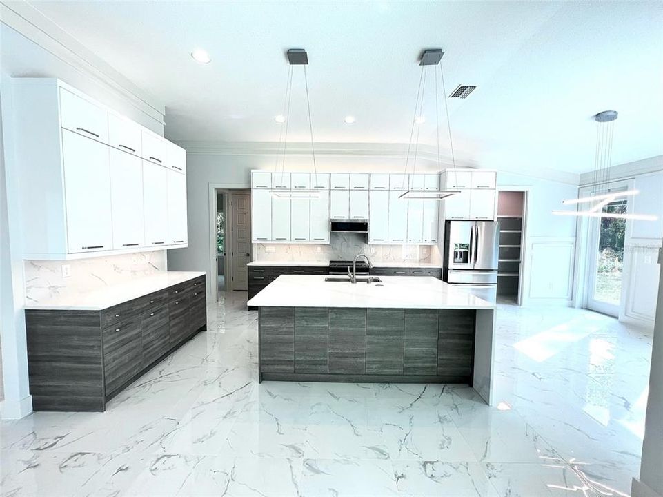 For Sale: $499,000 (3 beds, 2 baths, 2046 Square Feet)