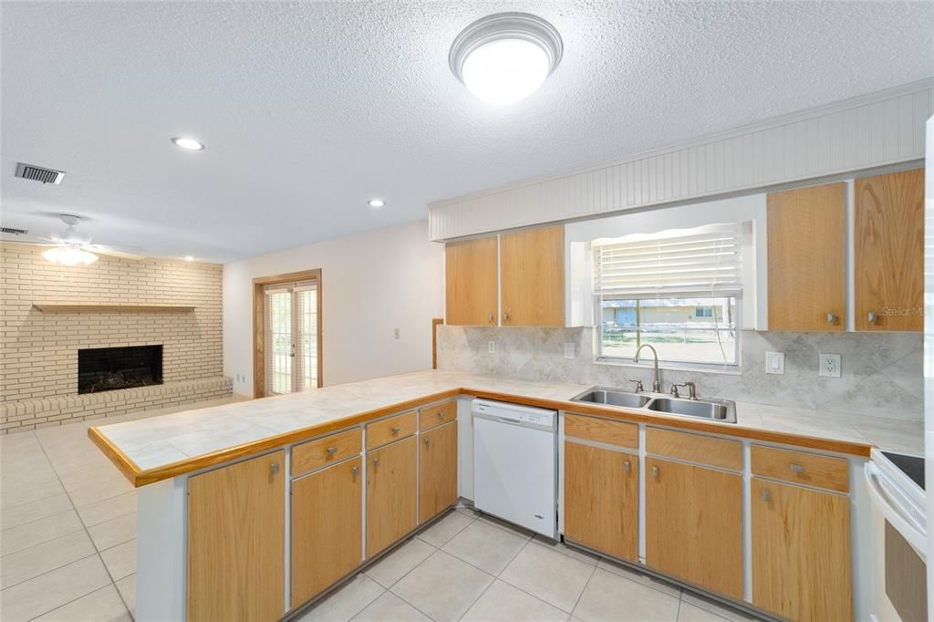 В аренду: $2,250 (3 спален, 2 ванн, 1672 Квадратных фут)