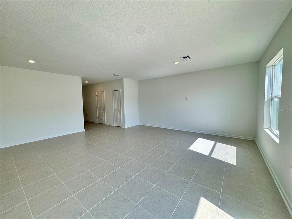 Active With Contract: $2,300 (5 beds, 2 baths, 2112 Square Feet)