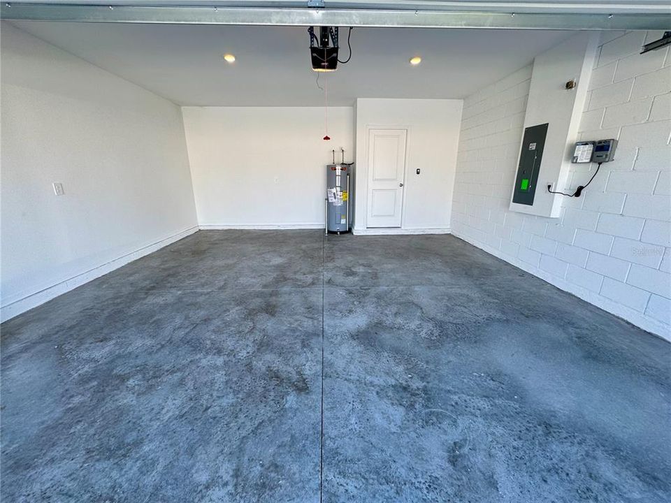 Active With Contract: $2,300 (5 beds, 2 baths, 2112 Square Feet)