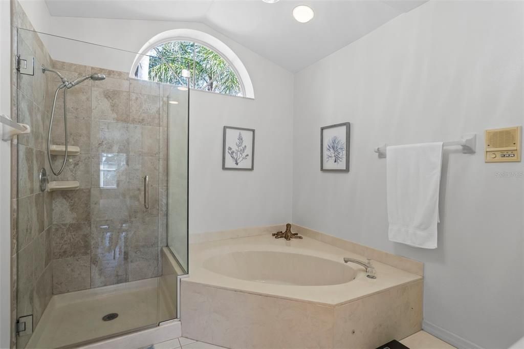 На продажу: $299,500 (3 спален, 2 ванн, 1873 Квадратных фут)