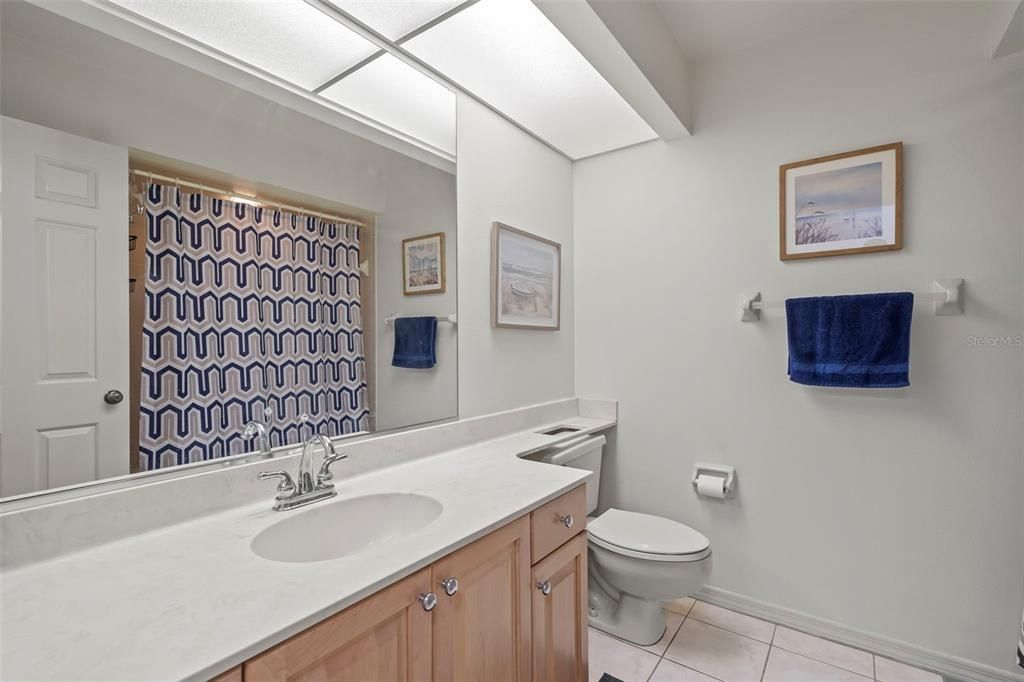 На продажу: $299,500 (3 спален, 2 ванн, 1873 Квадратных фут)