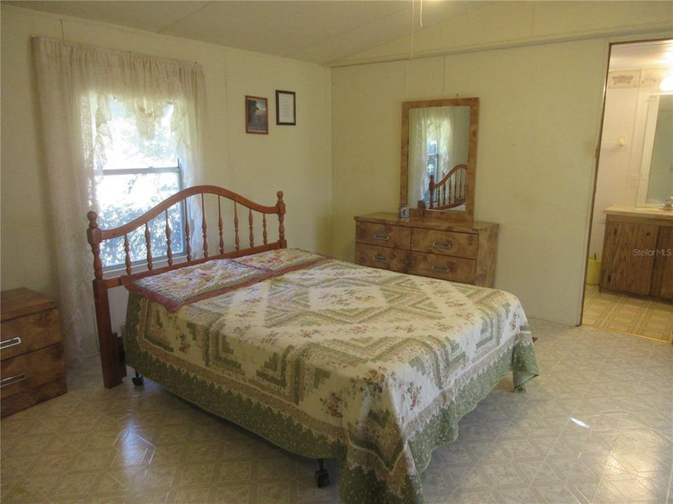 Active With Contract: $85,000 (2 beds, 2 baths, 1050 Square Feet)