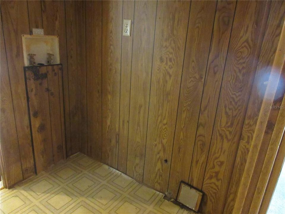 Active With Contract: $85,000 (2 beds, 2 baths, 1050 Square Feet)