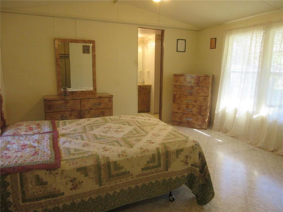 Active With Contract: $85,000 (2 beds, 2 baths, 1050 Square Feet)