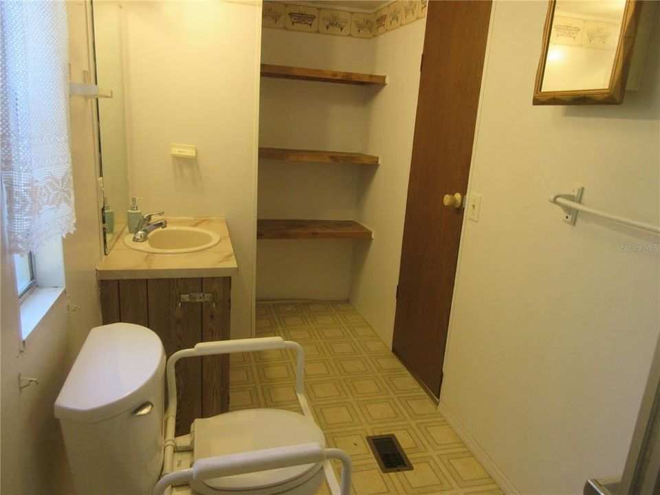 Active With Contract: $85,000 (2 beds, 2 baths, 1050 Square Feet)