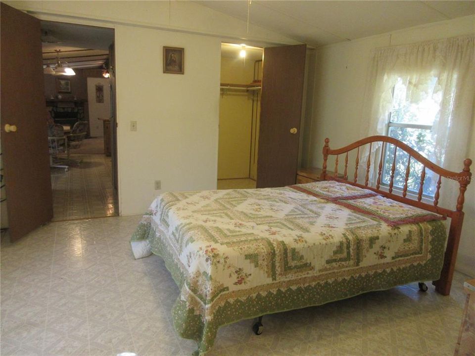 Active With Contract: $85,000 (2 beds, 2 baths, 1050 Square Feet)