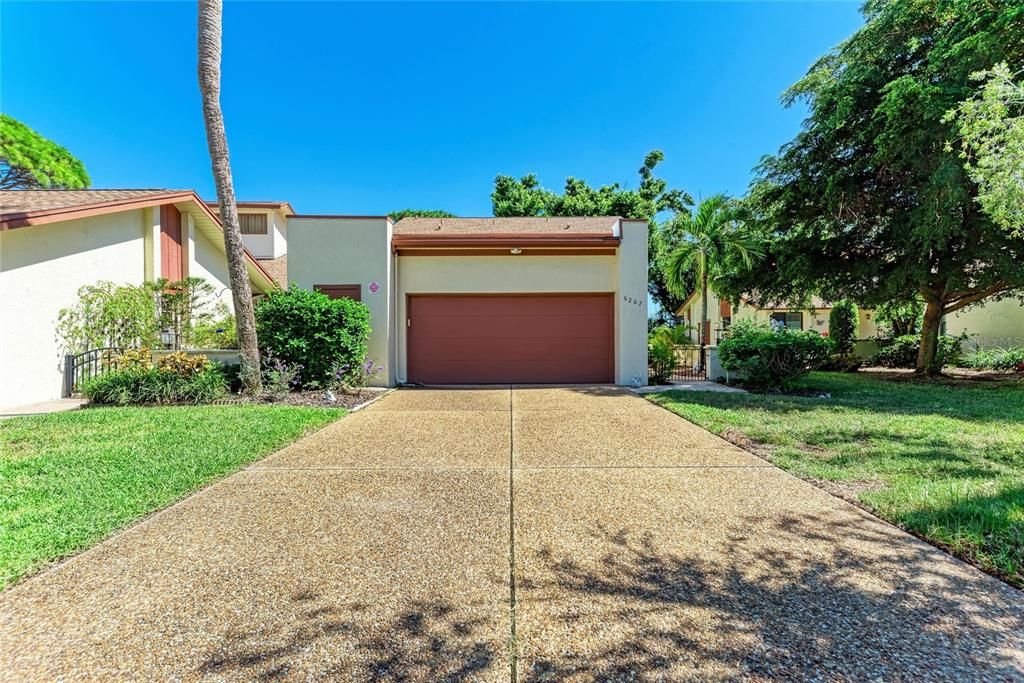 For Sale: $344,900 (3 beds, 3 baths, 2177 Square Feet)