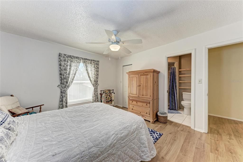 For Sale: $344,900 (3 beds, 3 baths, 2177 Square Feet)