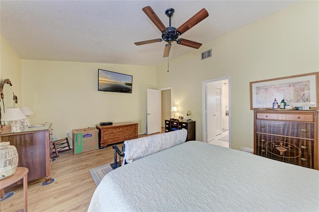 For Sale: $344,900 (3 beds, 3 baths, 2177 Square Feet)