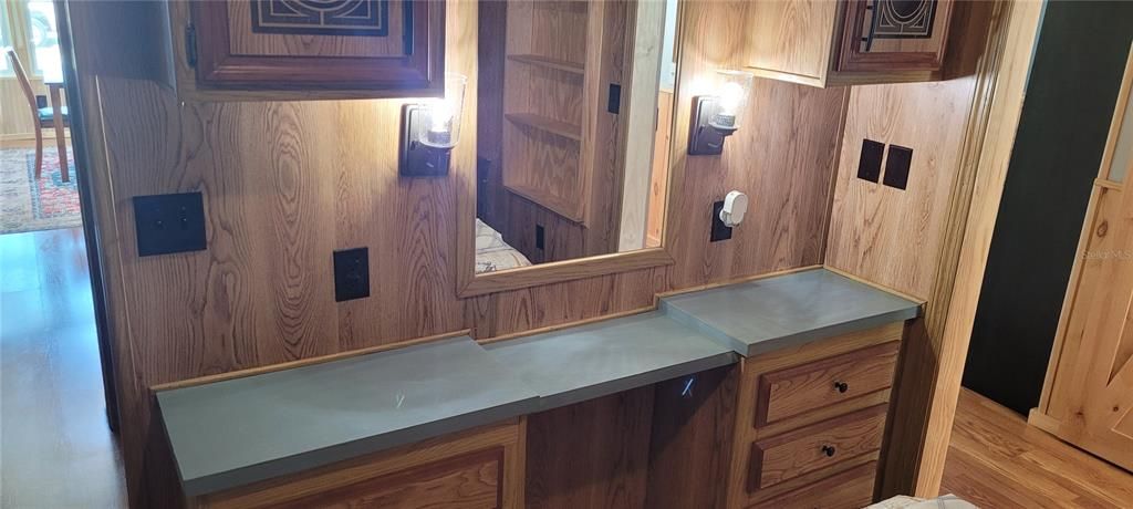 На продажу: $71,500 (1 спален, 1 ванн, 920 Квадратных фут)