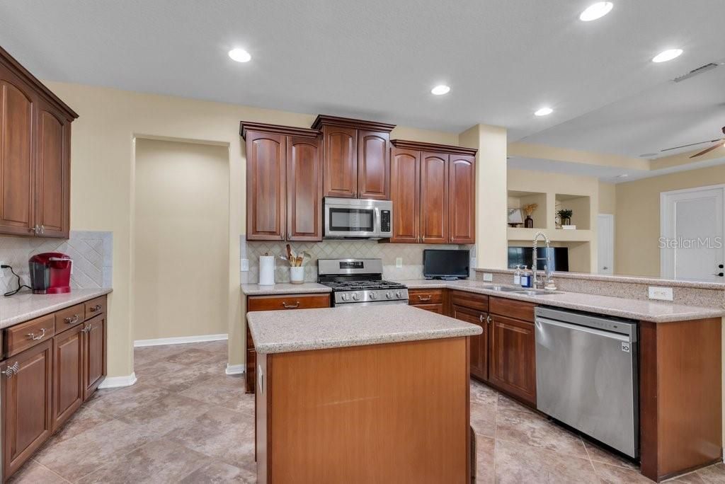 待售: $620,000 (4 贝兹, 3 浴室, 3105 平方英尺)